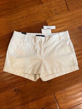 NWT J. Crew Women's Ivory/White Flat-Front Chino Shorts Size 4